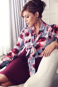 Eva Mendes burgundy pencil skirt